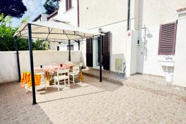 Deliziosa casa su due piani a 300 metri dal mare