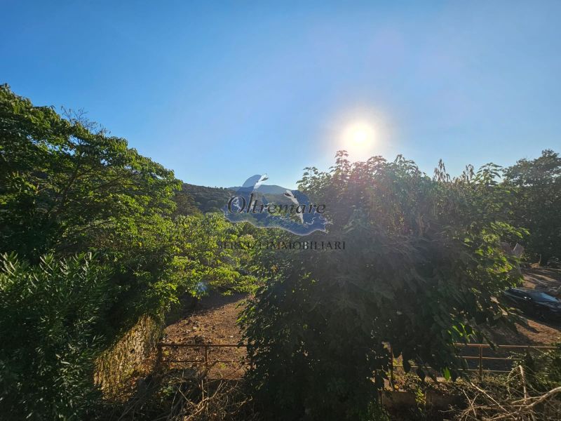 Villa angolare con doppia esposizione, 500 metri dal mare