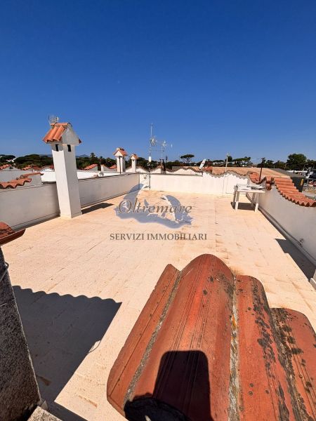 Villa angolare con doppia esposizione, 500 metri dal mare