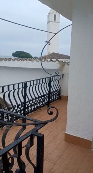 Villa angolare con doppia esposizione, 500 metri dal mare