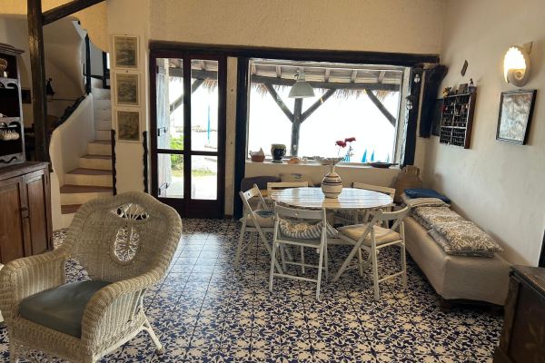 Splendida villa fronte mare con giardino e patio
