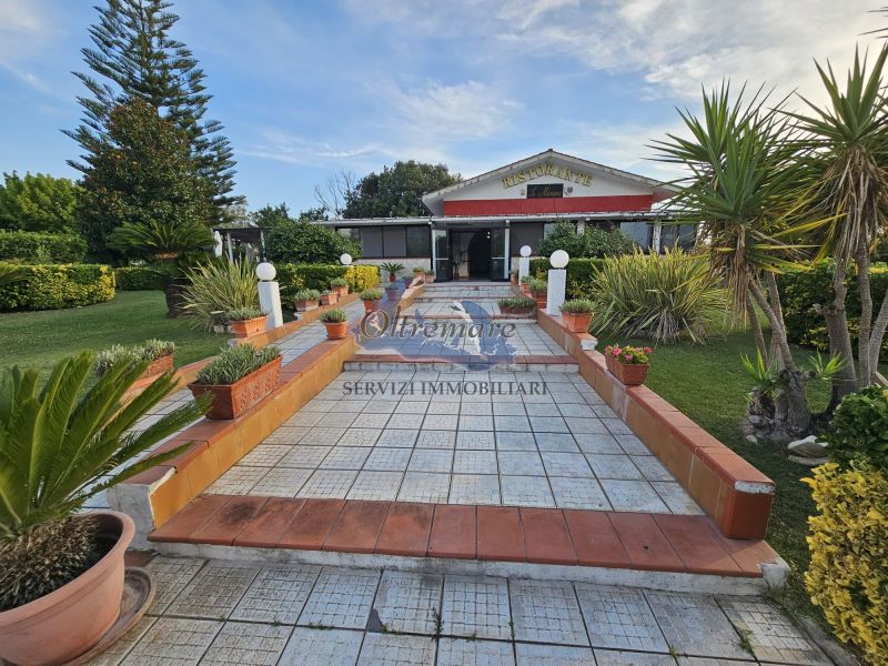 Villa angolare con doppia esposizione, 500 metri dal mare
