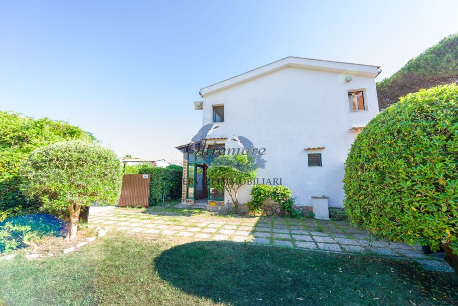 Villa angolare con doppia esposizione, 500 metri dal mare