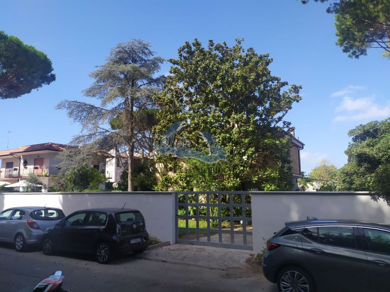 Villa angolare con doppia esposizione, 500 metri dal mare