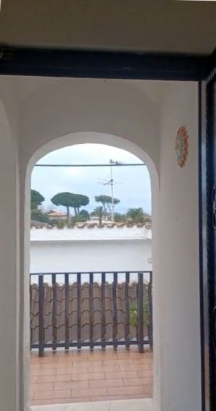 Villa angolare con doppia esposizione, 500 metri dal mare